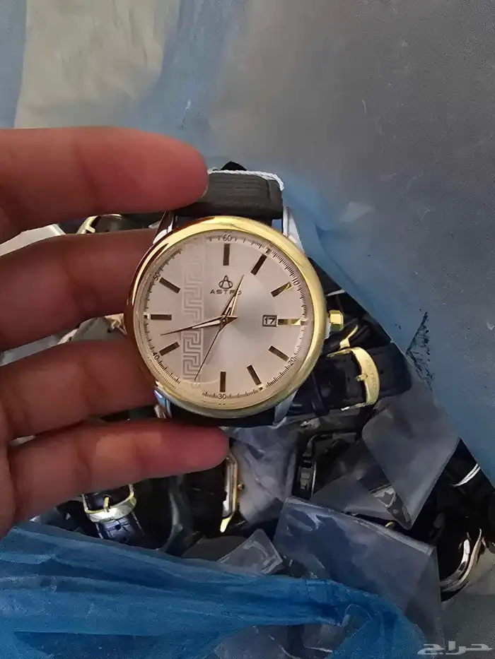 ساعات وعطورات 1