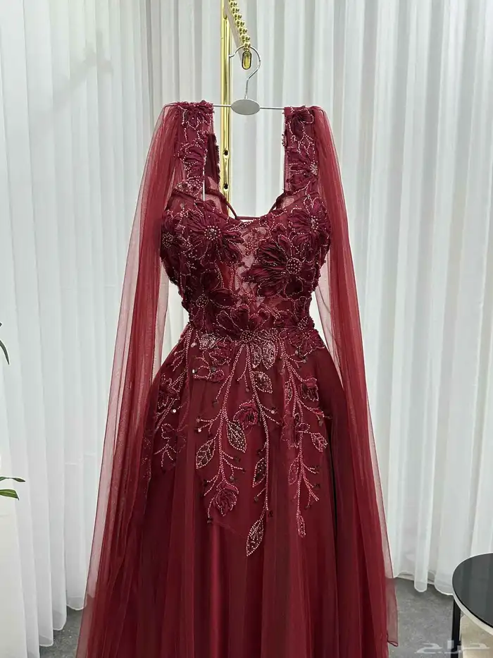 عرض فساتين كل المقاسات موجوده بسعر 320 6