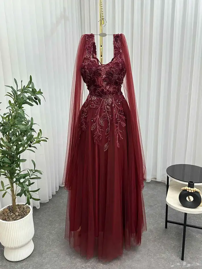 عرض فساتين كل المقاسات موجوده بسعر 320 5
