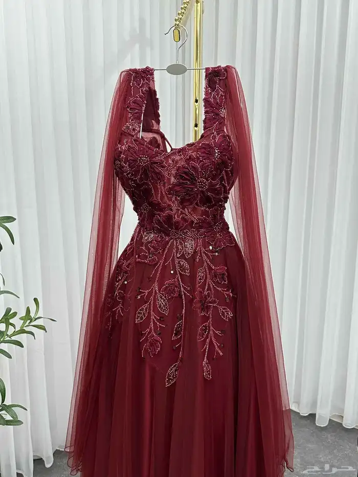 عرض فساتين كل المقاسات موجوده بسعر 320 4