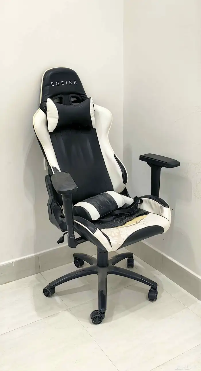 للبيع كرسي قيمينق مستعمل 0