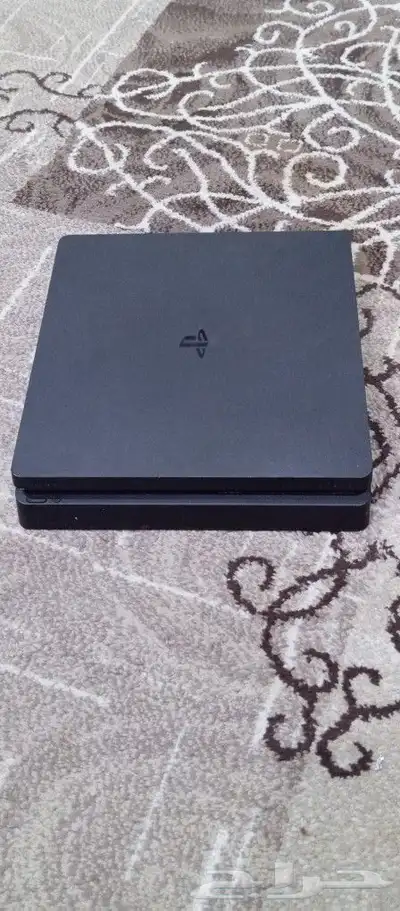 للبيع بلايستيشن (سوني) 4 على سوم 2