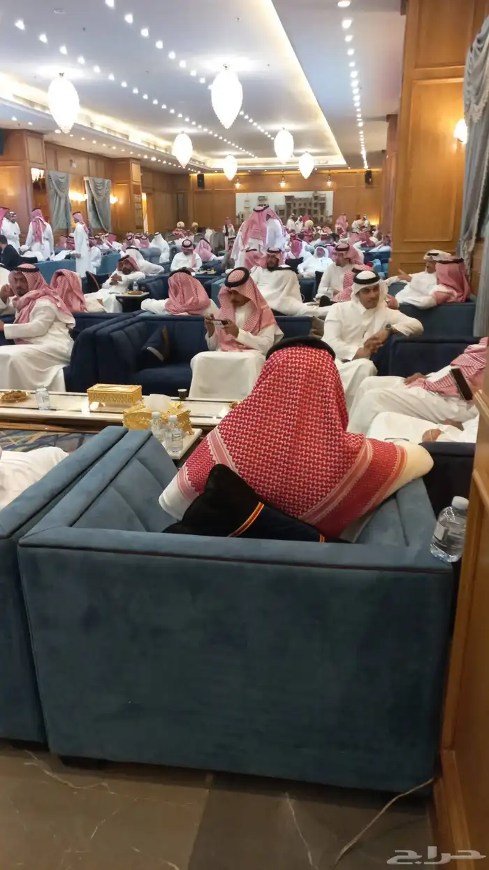 صبابين قهوه بالزي الرسمي السعودي والسديري ويوجد لدينا صبابات 1