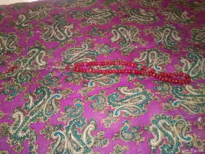 مسباح من احجار كريمه عدد الخرز 63 فيه فضه 1
