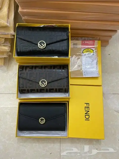 يوجد لدينا جميع انوع الشنط  مله وقطاعي 0