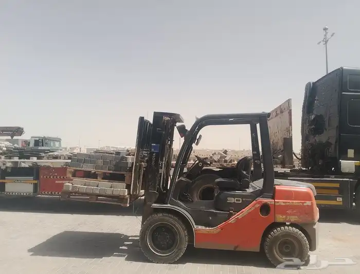 كرينات صطحات رفعات شوكيه سيزرات للايجار اليوميه والشهري 3