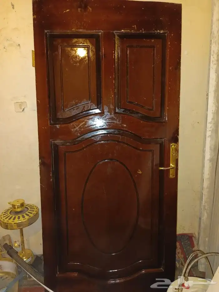 باب للبيع طول 2متر و9وعرض 95بدون حلق والثاني عرض70الطول183 0