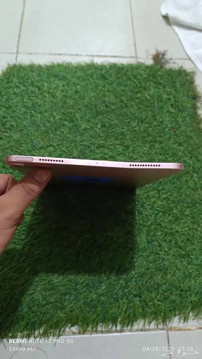 I pad air 11 inch working good glass broken and body dent 2