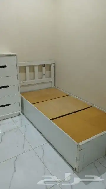 سرير وتسريحه للبيع 1