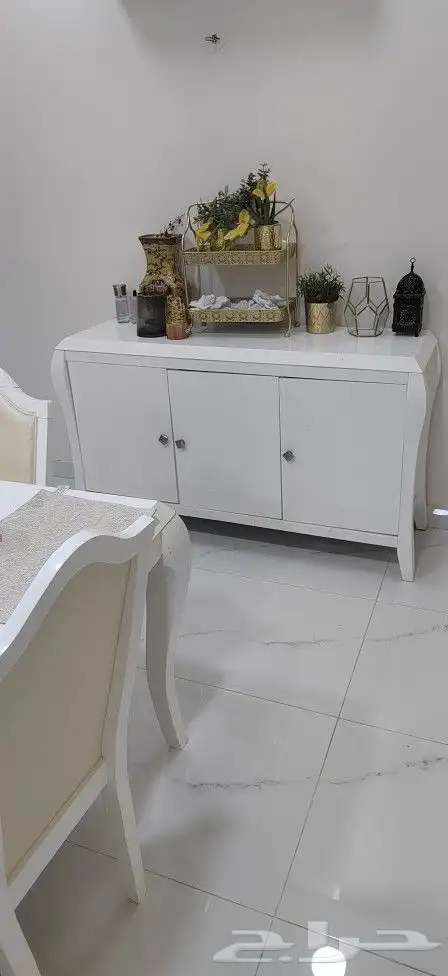 طاولة طعام من هوم سنتر سته كراسي مع كانسور اللون ابيض 2
