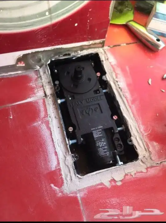 صيانة أبواب الزجاج والسيكوريت 3