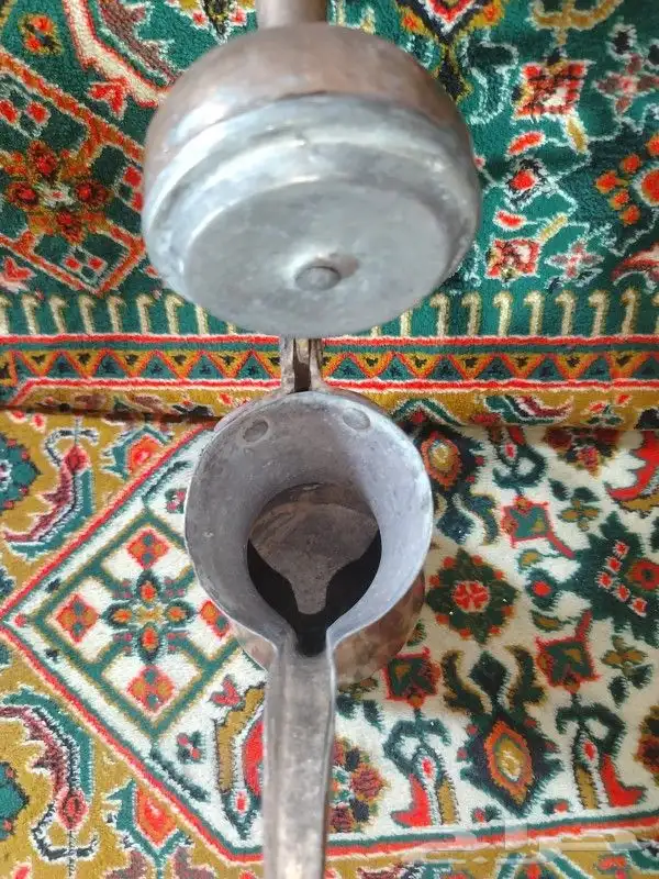 دلال قديمه وحده عليها ختمين وحده عليها ختم واحد 5