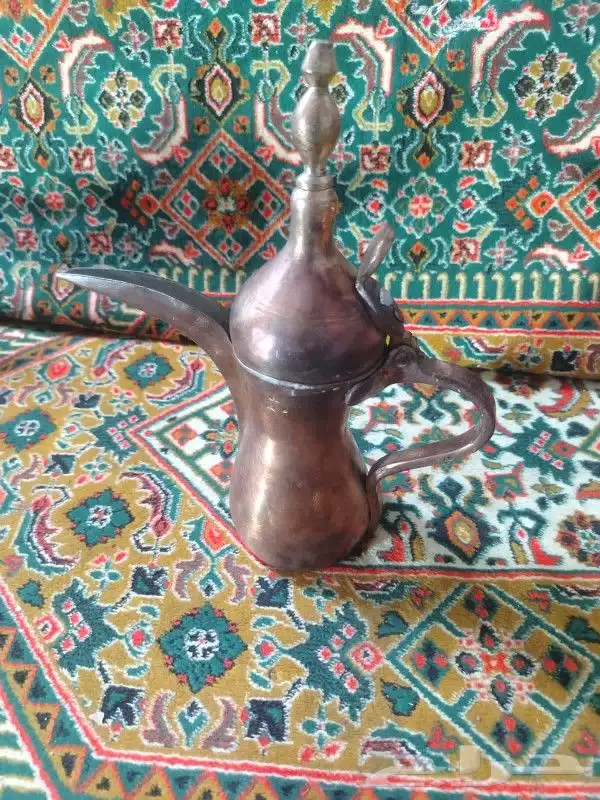 دلال قديمه وحده عليها ختمين وحده عليها ختم واحد 9