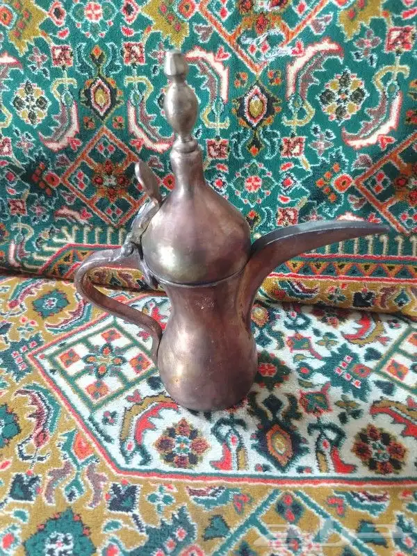 دلال قديمه وحده عليها ختمين وحده عليها ختم واحد 11