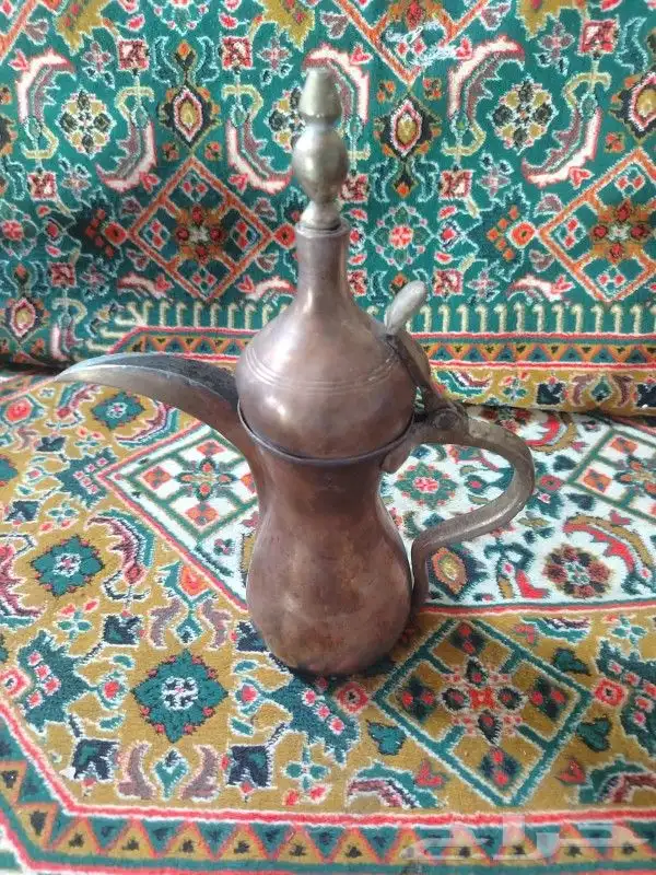 دلال قديمه وحده عليها ختمين وحده عليها ختم واحد 4