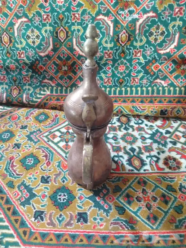 دلال قديمه وحده عليها ختمين وحده عليها ختم واحد 3