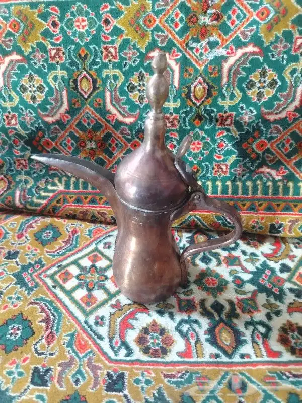 دلال قديمه وحده عليها ختمين وحده عليها ختم واحد 12