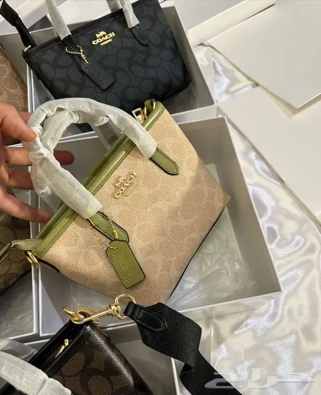 شنط ماركة ميو ميو وجميع الماركات الاكثر طلبا 38