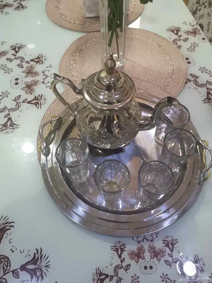 صينية وبراد جديد مع خمس كؤوس للبيع 4