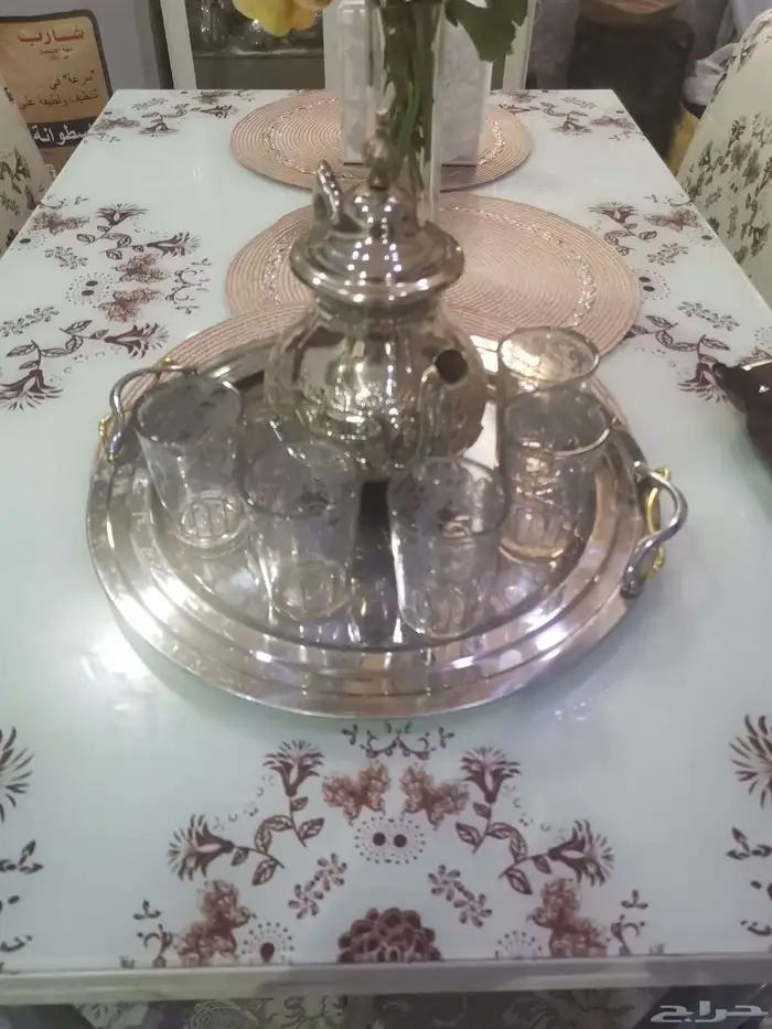 صينية وبراد جديد مع خمس كؤوس للبيع 0
