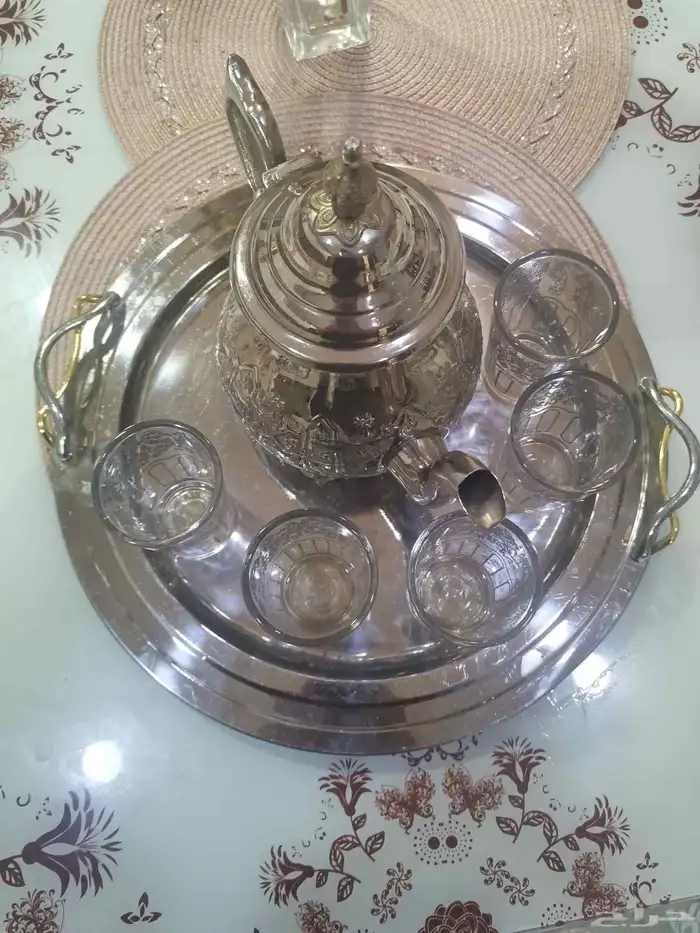 صينية وبراد جديد مع خمس كؤوس للبيع 1