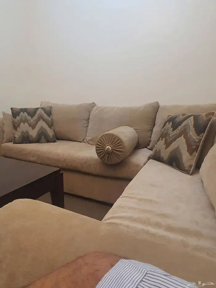 كنب نظيف خالي من العيوب 1