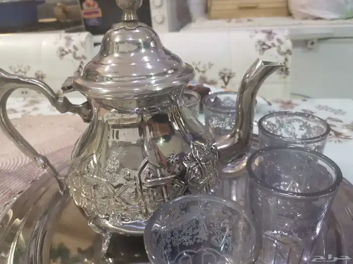 صينية وبراد جديد مع خمس كؤوس للبيع 2