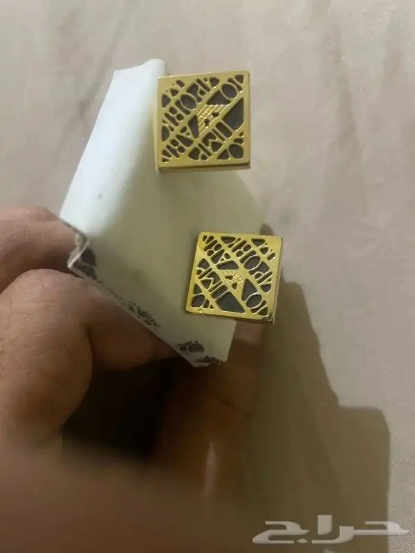 كبك ماركة جورجيو أرماني أستيل اللون ذهبي برونزي السعر 130 0