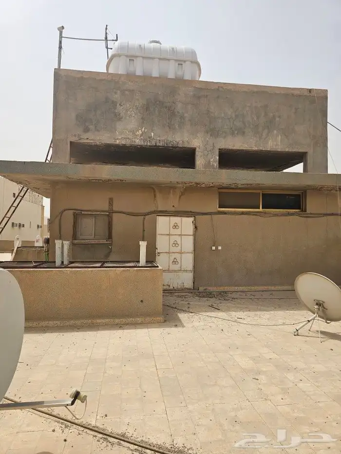 للبيع عمارة سكنية في حي الوزارات 1