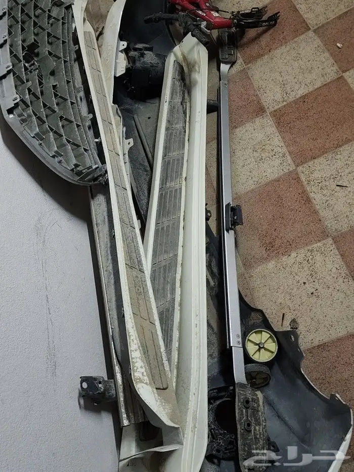 للبيع قطع لاند كروزر من 2008 الى 2015 درج و عقال او سله 1