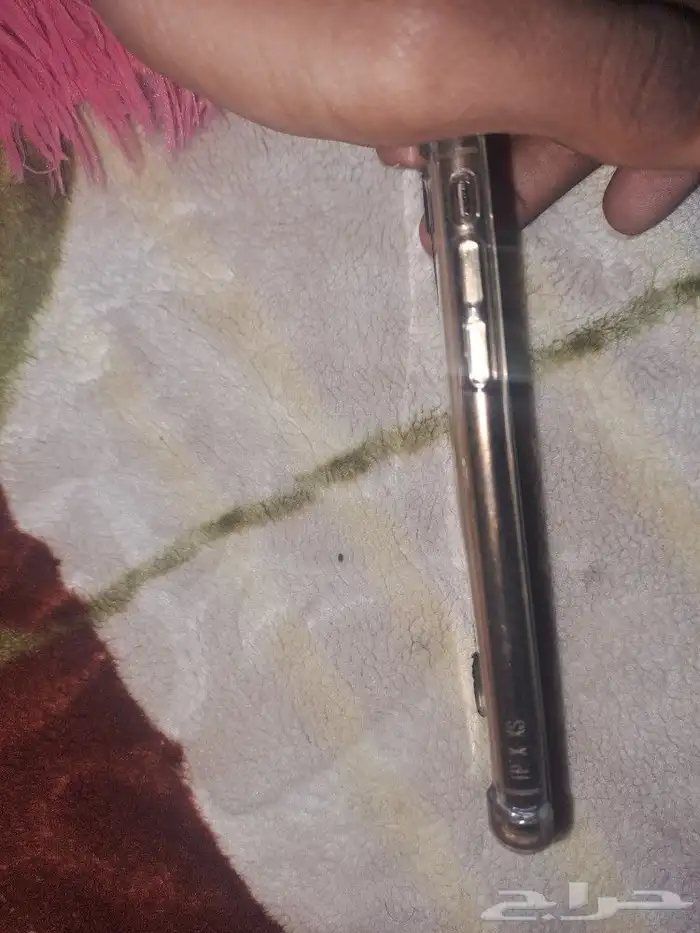ايفون اكسs شاشة مغيره في الي ورا مكسور و مقيد بالملك بس . 3