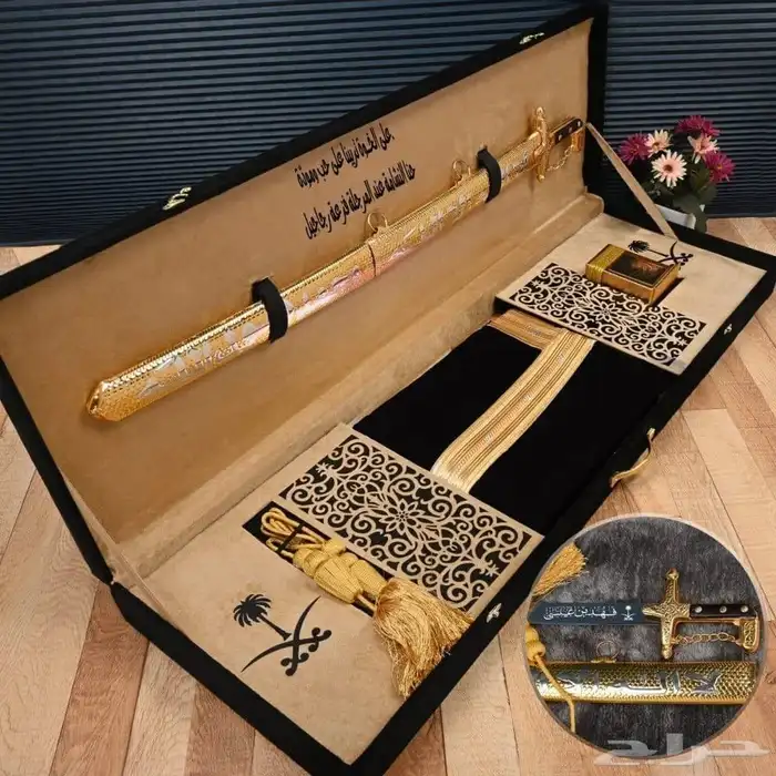 هدية رجالية بوكس ملكي بشت سيف بالأسم والعبارة حسب الطلب 1