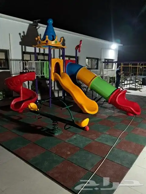 العاب مراجيح دوارة ارضيات وزحاليق ونطاطات بمقاسات مختلفة 28