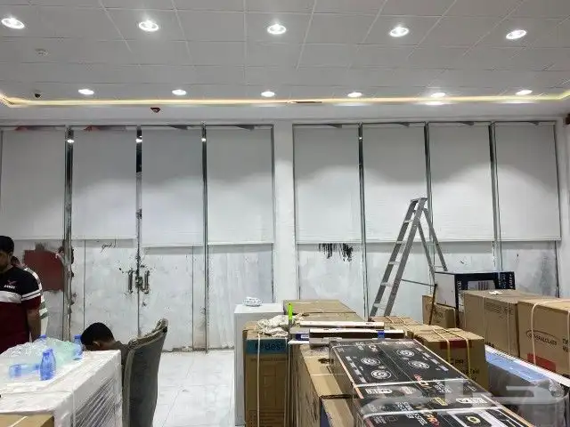 ستائر رول بلاك أوت للمحلات التجارية مع التركيب وطباعة اللوقو 8