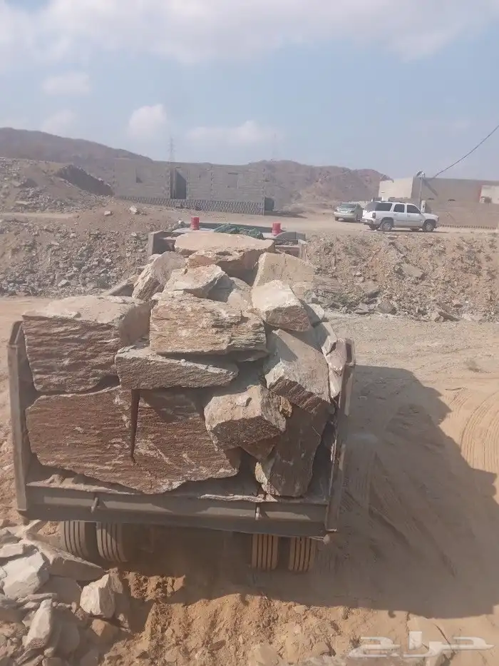 يوجد لدينا بكلينات لبنا الحجر وقص الأراضي 2