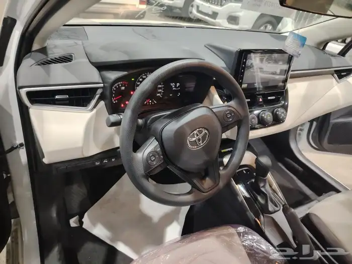 تويوتا كورولا سعودي 2000 سي سي كاميرات محيطية فتحة سقف 2