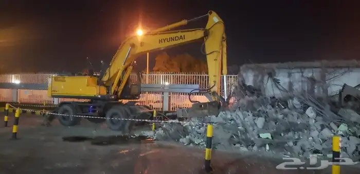 للايجار حفار بوكلين كفرات مع ادقاق جده وحوليه 4