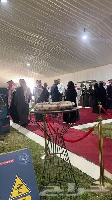 يوجد لدينا جميع اتواع الشاشات وكل ما يخص الحفل 7