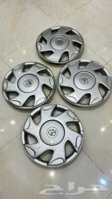 طيس كامري 2002 بالجنوط مع 2 يايات أماميه اصلي وكاله 0