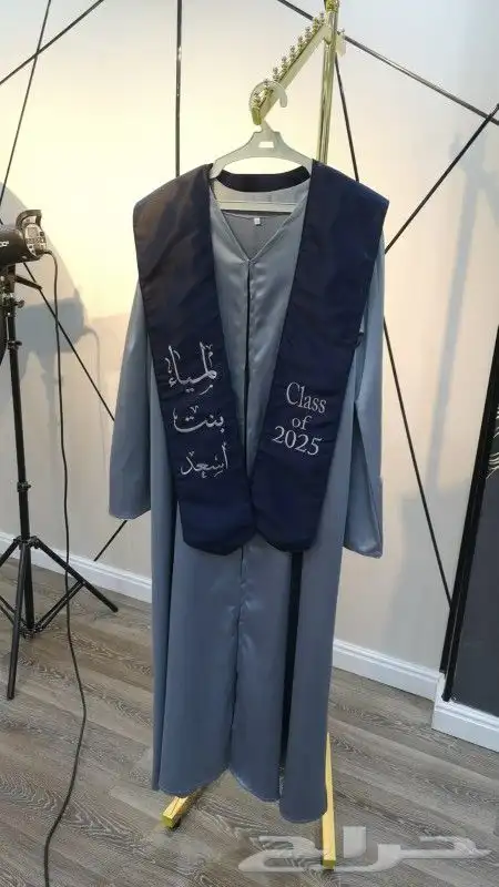 عبايات التخرج 2025 3