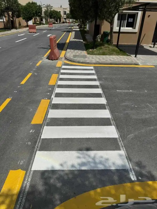 تخطيط الطرق ومواقف السيارات 0