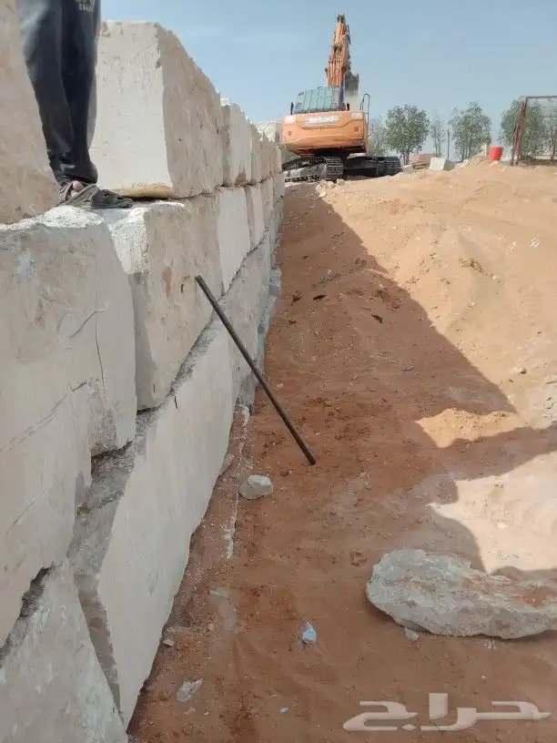 نقوم بتسوير المزراع بلا حجر الطبيعي حجر ممتازه وشبوك 7