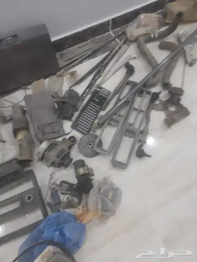 قطع غيار داتسن مديل 95 او 94 وعلبه دركسون فوق وتحت و ديكورات 23