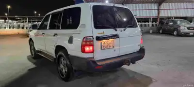 تويوتا لاندكروزر GX 2000 1
