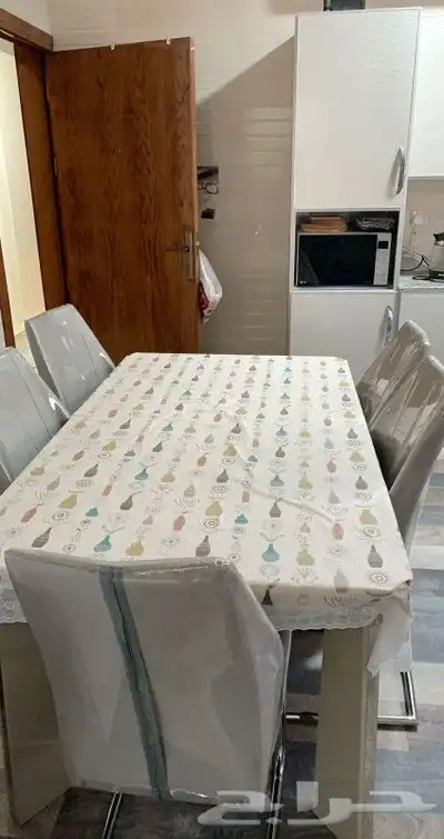 طاولة طعام مع 6 كراسي والقماش نظيف جدا  و مغلف تغليف حراري 0