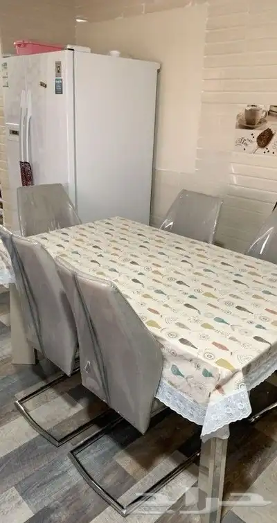 طاولة طعام مع 6 كراسي والقماش نظيف جدا  و مغلف تغليف حراري 5