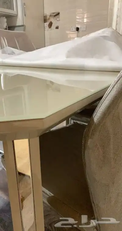 طاولة طعام مع 6 كراسي والقماش نظيف جدا  و مغلف تغليف حراري 4