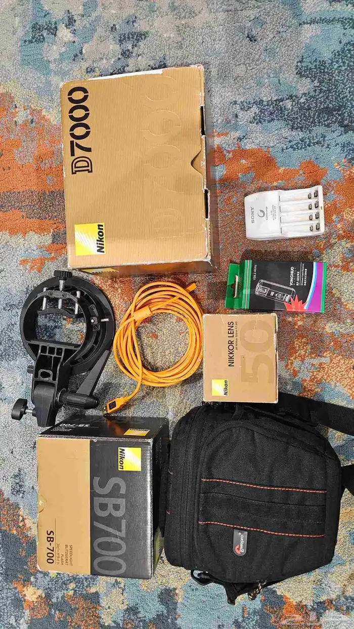 للبيع كاميرا نيكون D7000 مع ملحقاته 9