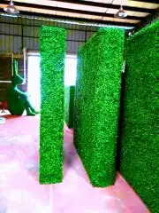 متخصص في مجال تركيب العشب الصناعي 2