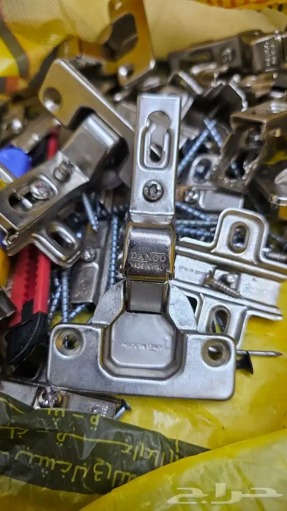 أغراض ديكور محل شبه جديد واغلبها جديد لم تستعمل 0